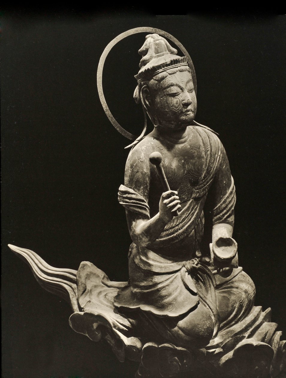 Bosatsu, der spiller musikinstrument, fra det 11. århundrede, Late Heian Period, Byodo-In, Kyoto, 1950 af Japanese Photographer