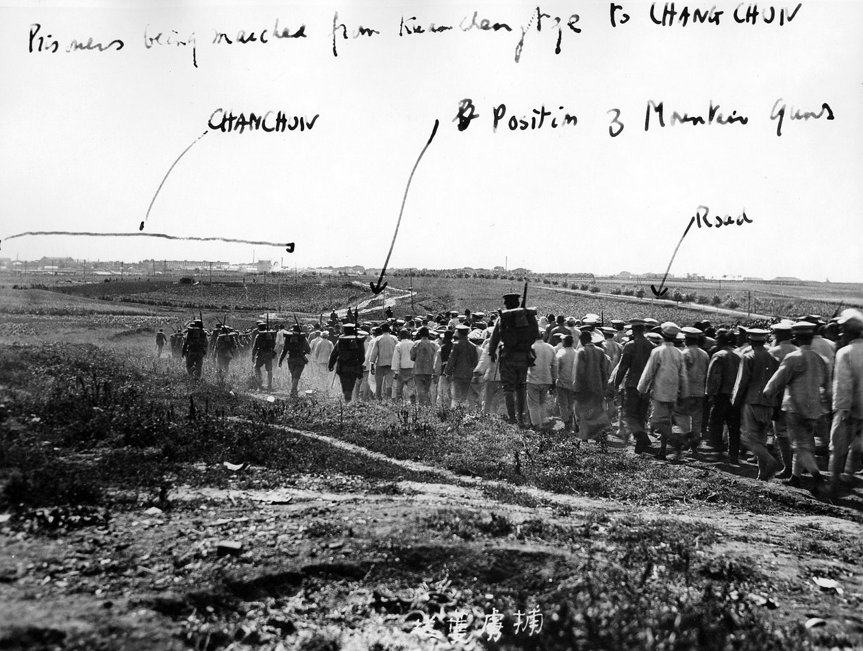 Kinesiske fanger på march fra Kuanchengtze, ca. 1931 af Japanese Photographer