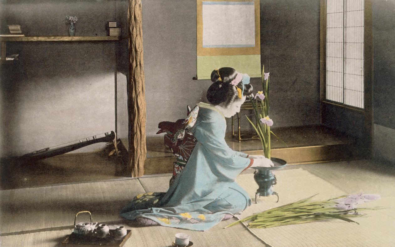 Pige arrangerer blomster (håndfarvet foto) af Japanese Photographer