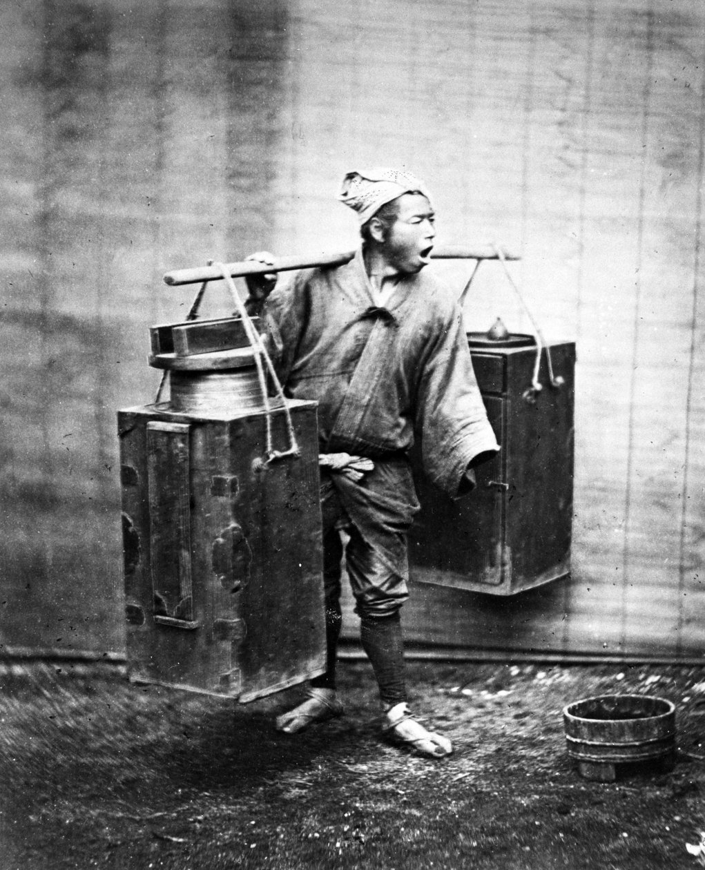 Japansk vandbærer, ca. 1860-80 af Japanese Photographer