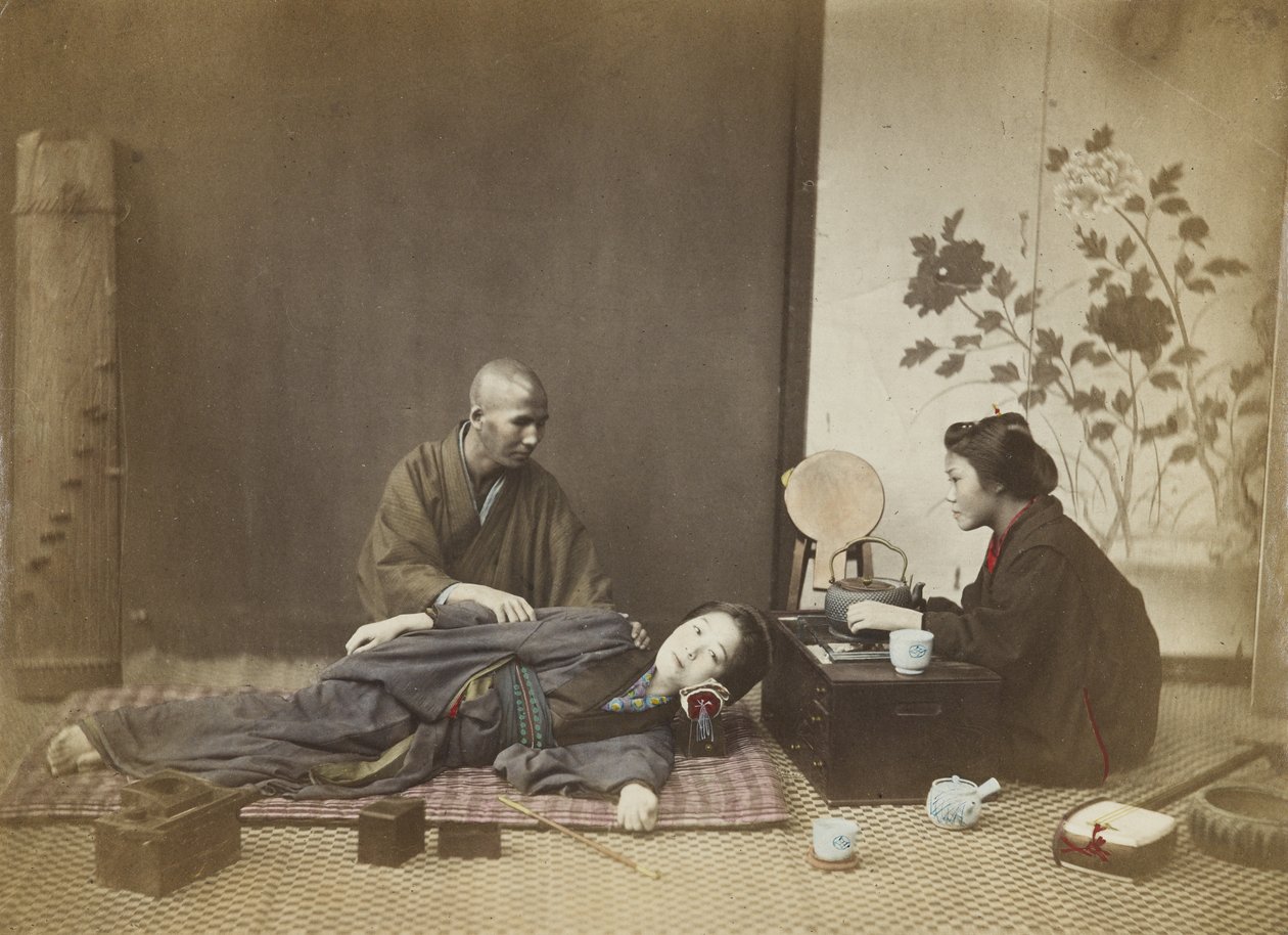 Japansk indenlandsk interiør (håndfarvet bw-foto) af Japanese Photographer