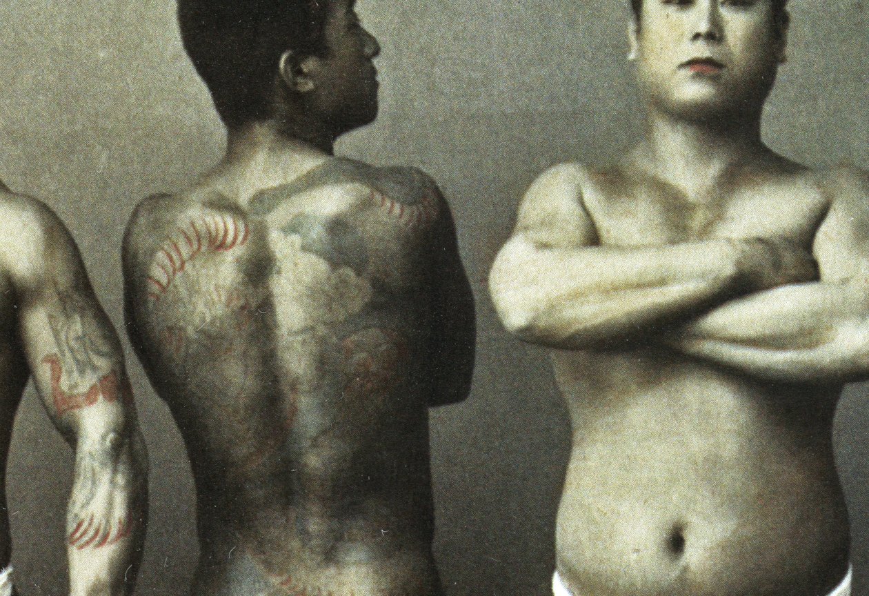Mand med traditionel japansk Irezumi-tatovering, ca. 1880 (håndfarvet albuminfoto) (detalje af 398092) af Japanese Photographer