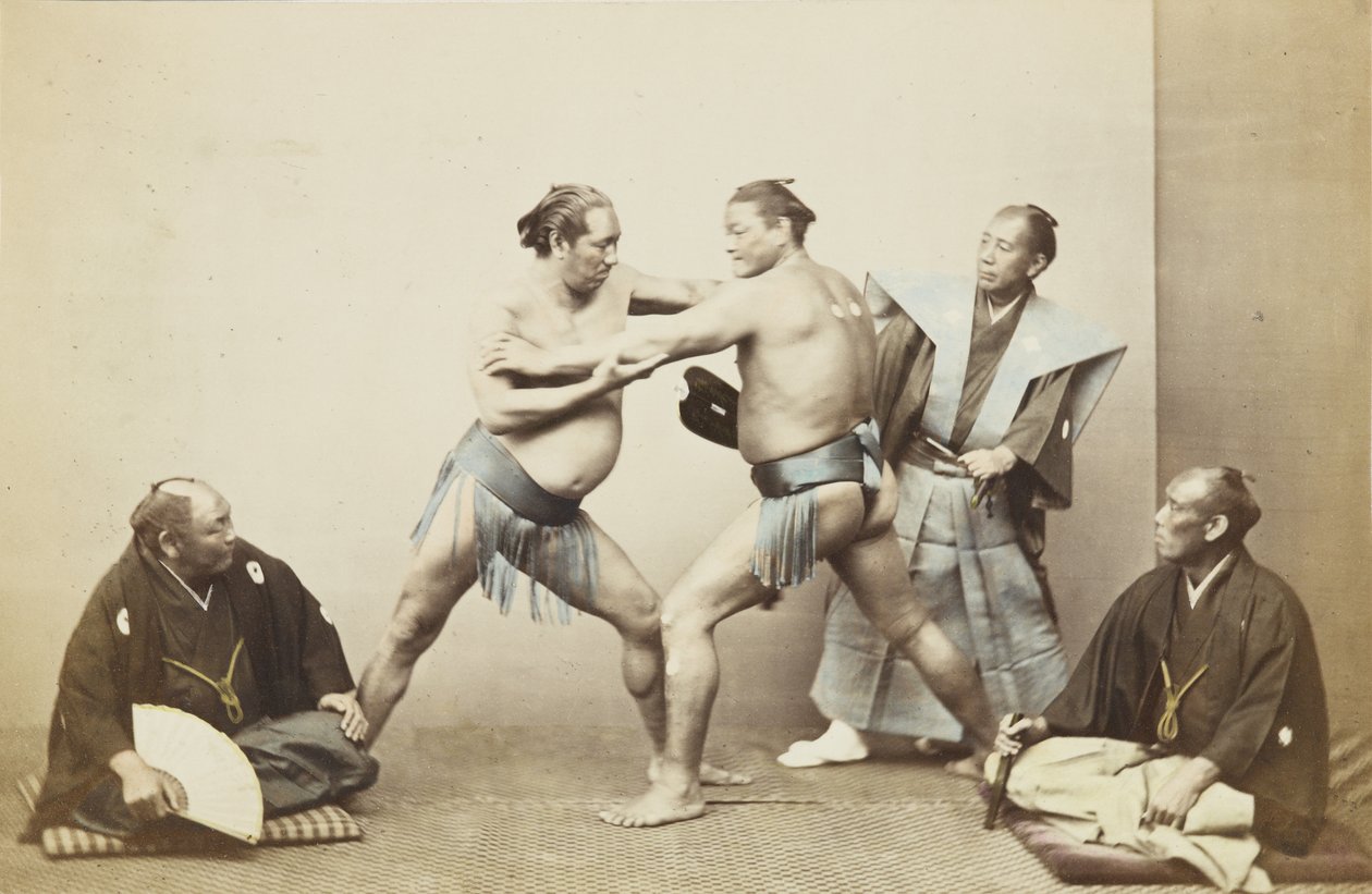 Sumobrydere (håndfarvet bw-billede) af Japanese Photographer