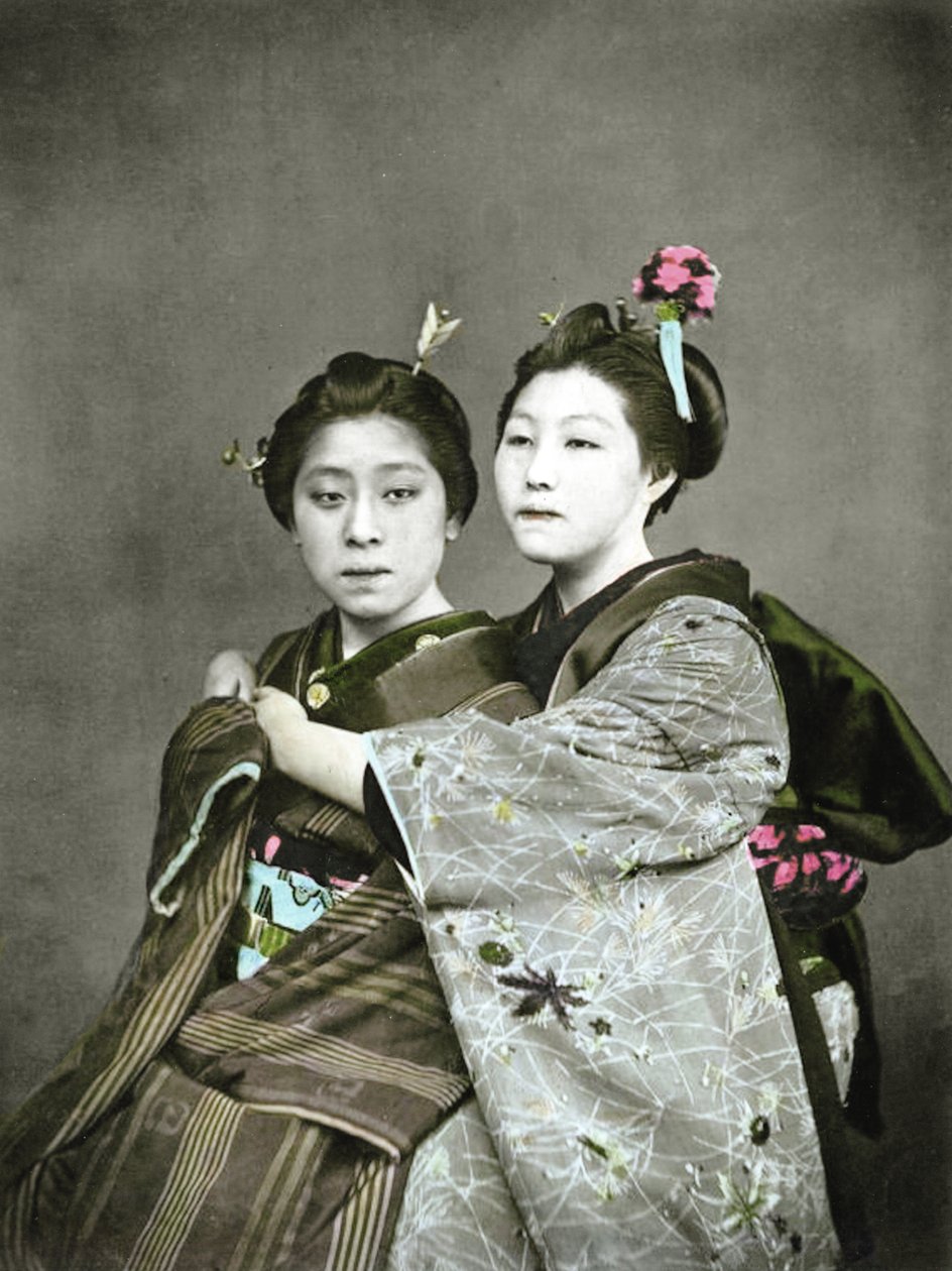 To Geisha-piger, ca. 1880 (håndfarvet albuminfoto) af Japanese Photographer