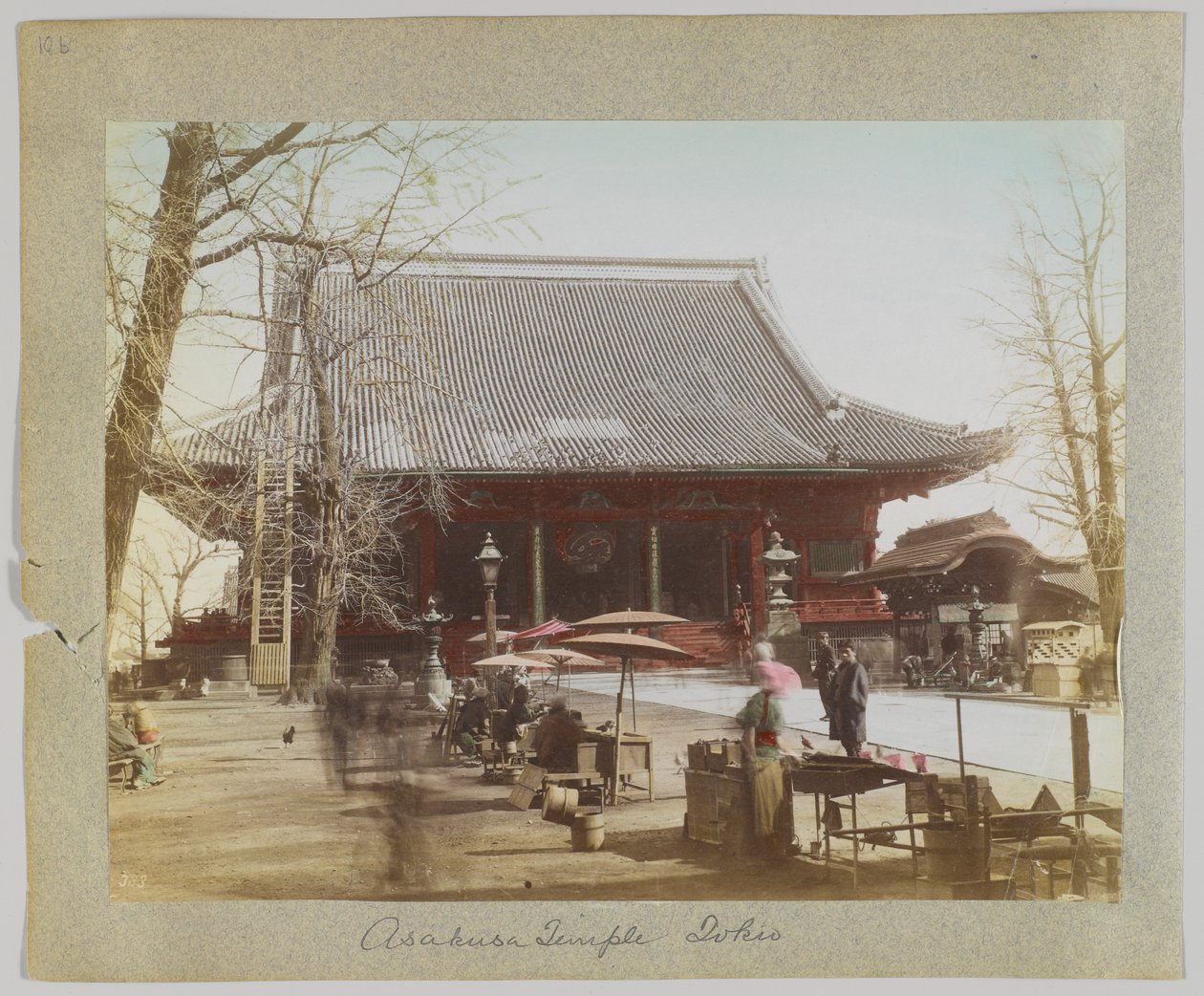 Asakusa Temple, Tokyo, Japan (håndfarvet sort/hvid foto) af Japanese Photographer