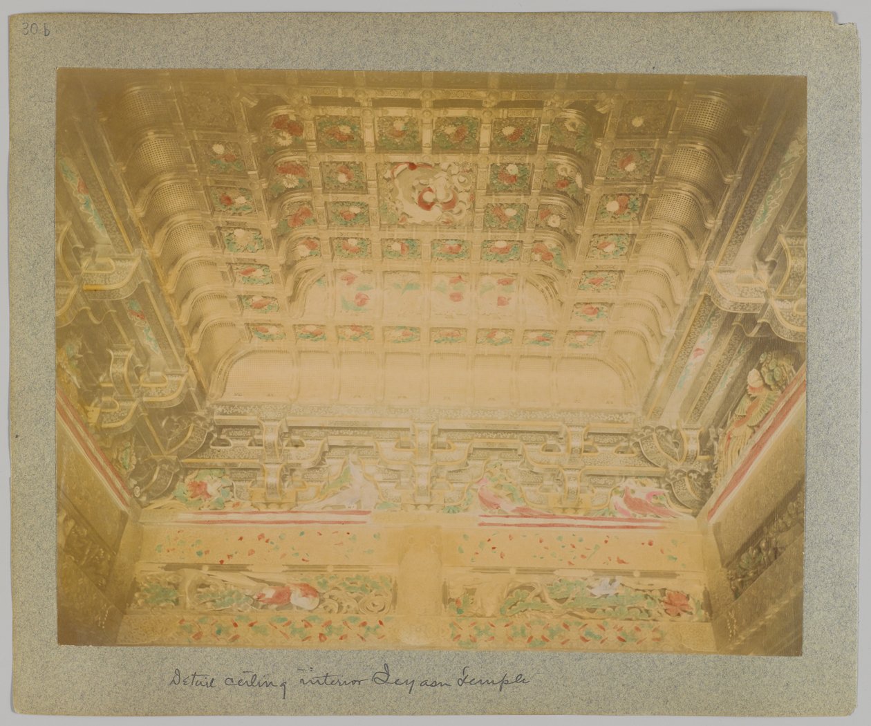 Loftsdetalje af Tōshō-gū, Nikko, Japan (håndfarvet sort/hvid foto) af Japanese Photographer
