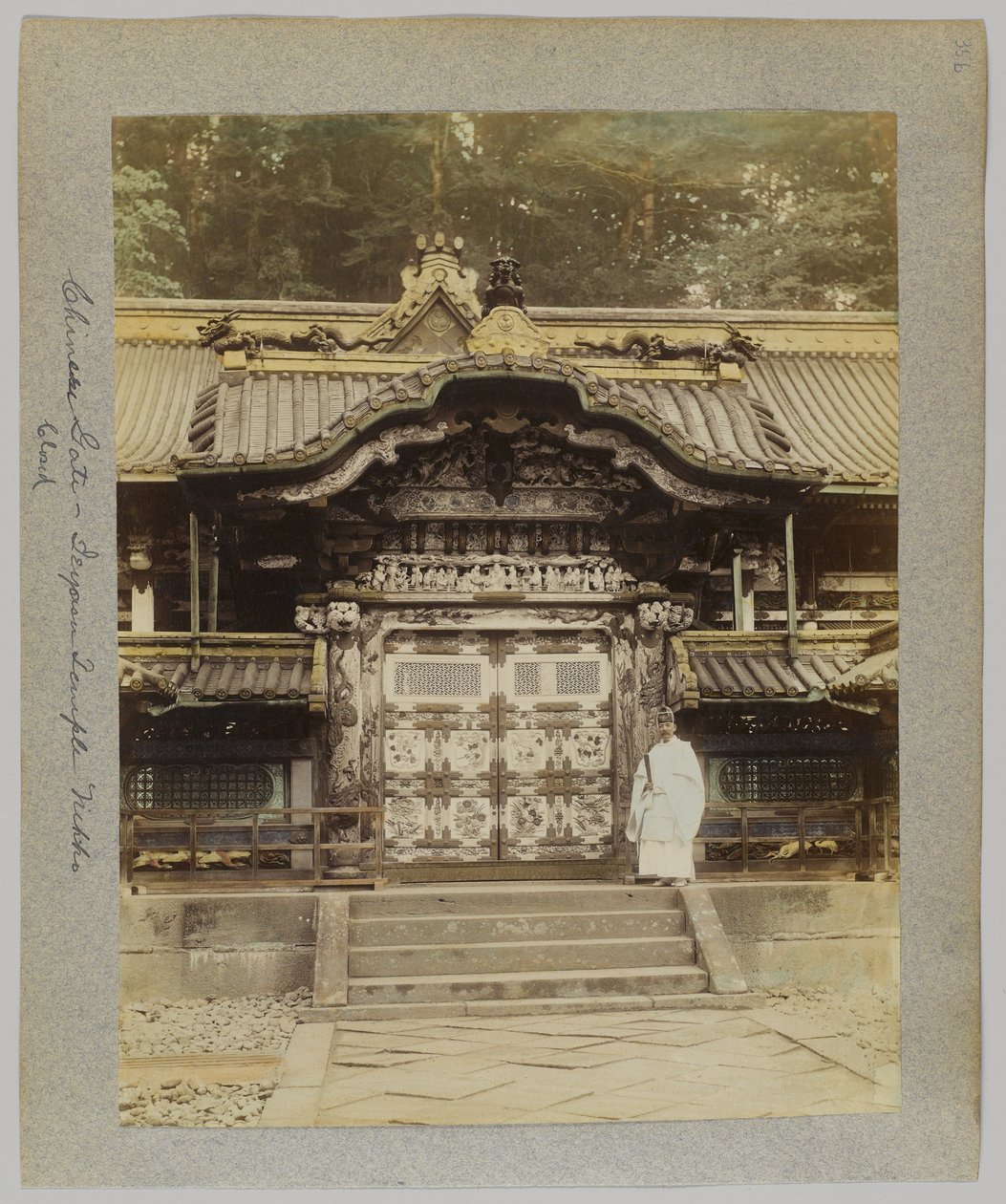 Chinese Gate, Tōshō-gū, Nikko, Japan (håndfarvet sort/hvid foto) af Japanese Photographer