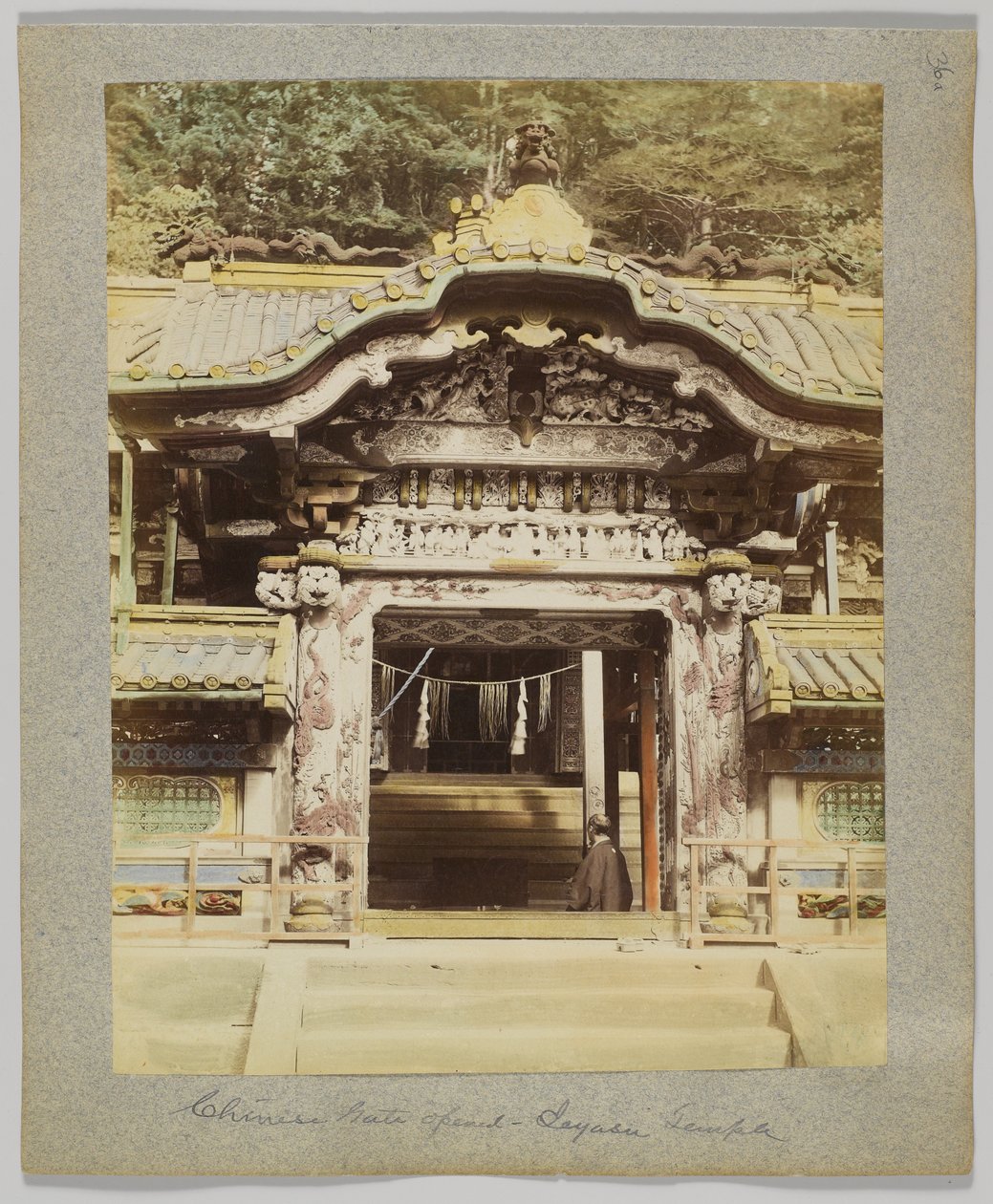 Chinese Gate, Tōshō-gū, Nikko, Japan (håndfarvet sort/hvid foto) af Japanese Photographer