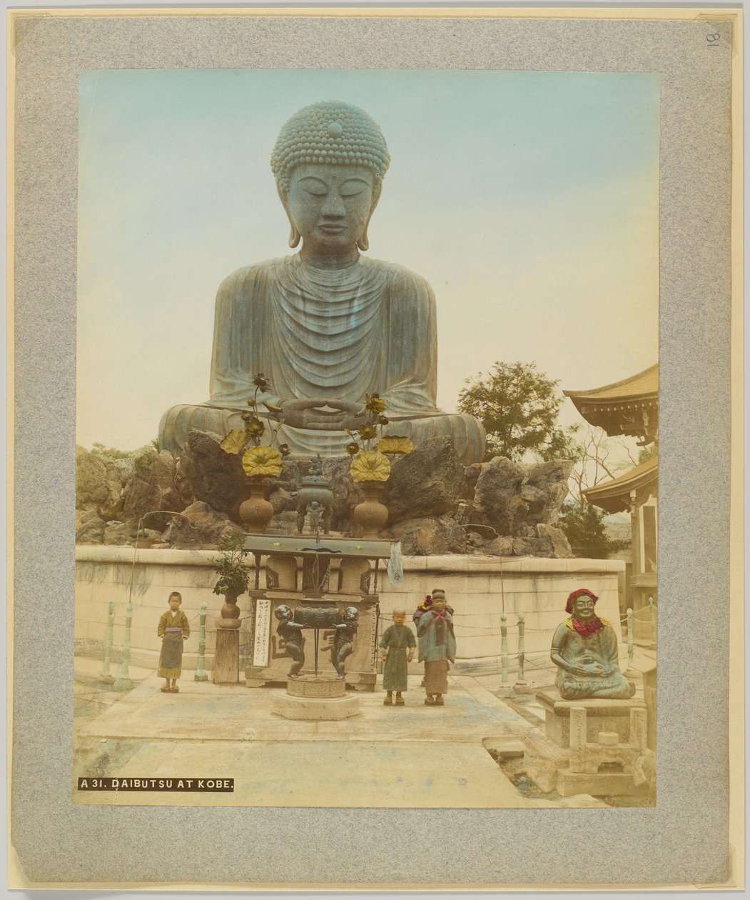 Daibutsu i Kobe, Japan (håndfarvet sort/hvid foto) af Japanese Photographer