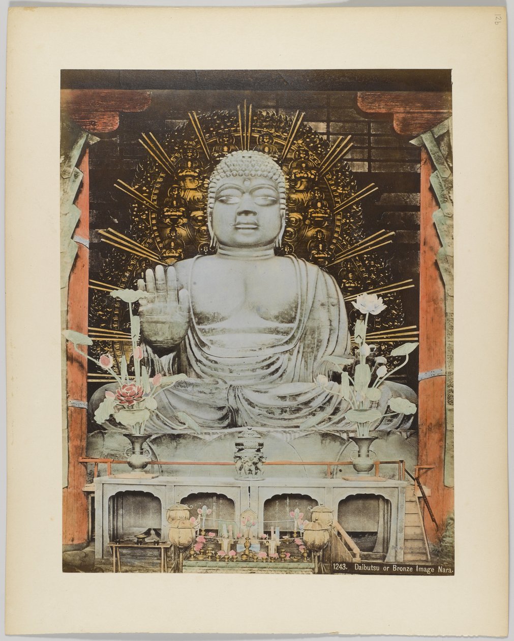 Daibutsu eller bronzebillede, Nara, Japan (håndfarvet sort/hvid foto) af Japanese Photographer