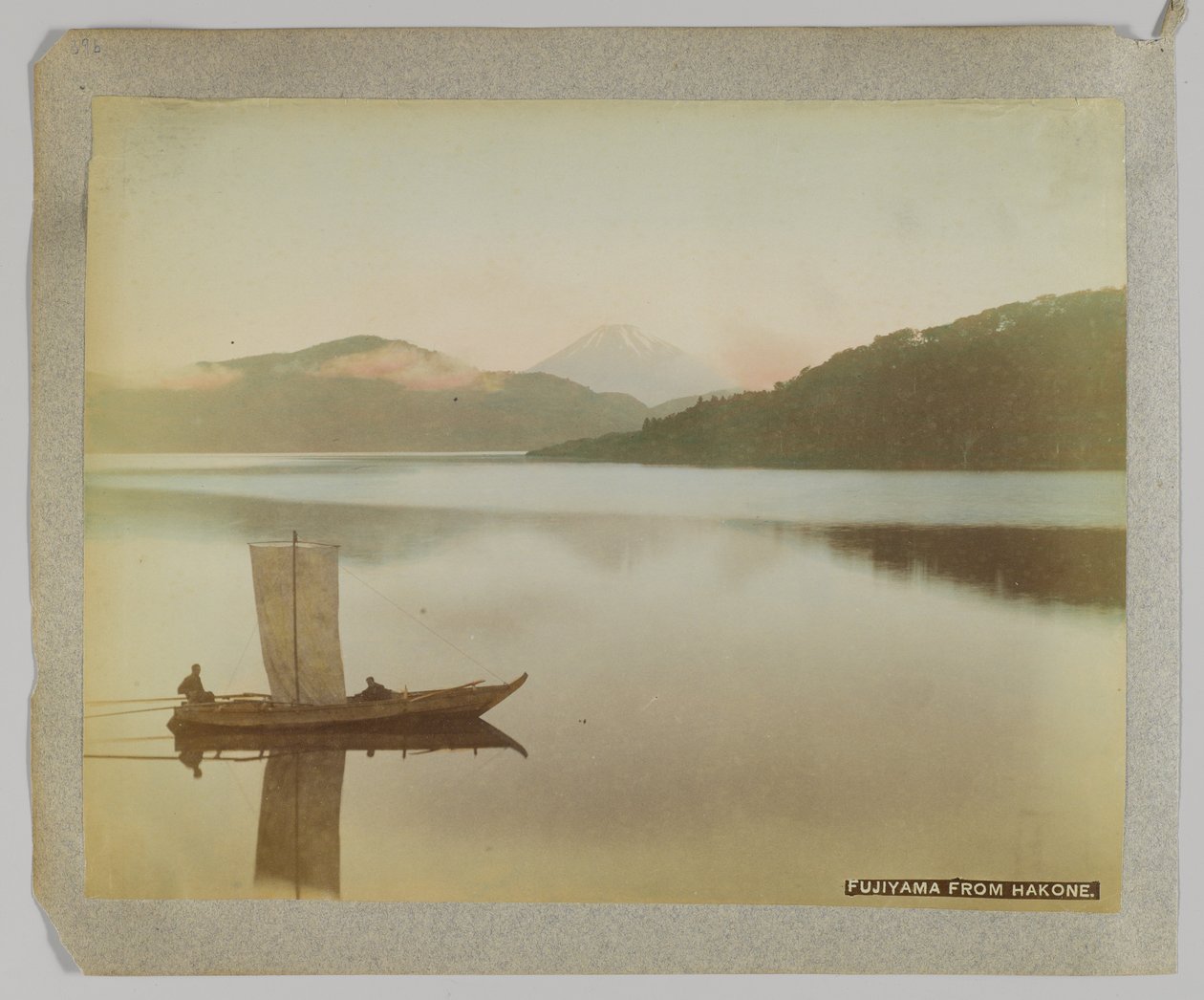 Fujiyama fra Hakone, Kanagawa-præfekturet, Japan (håndfarvet s/h-billede) af Japanese Photographer