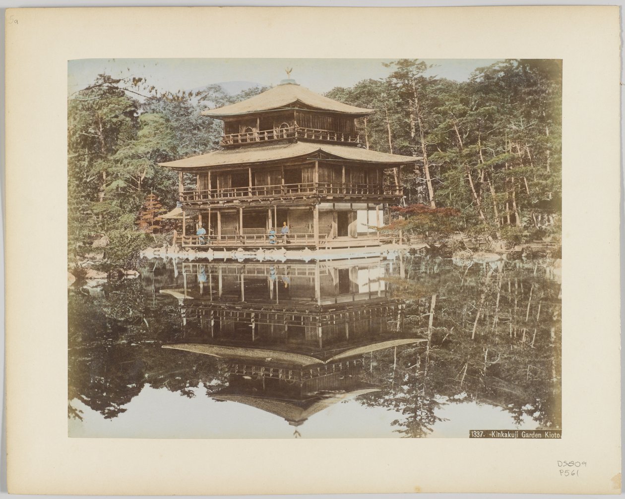 Kinkakuji Garden, Kyoto, Japan (håndfarvet sort/hvid foto) af Japanese Photographer