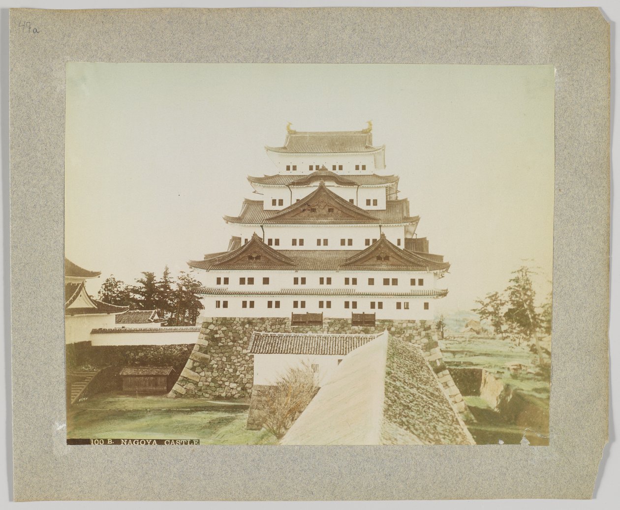 Nagoya Castle, Japan (håndfarvet sort/hvid foto) af Japanese Photographer