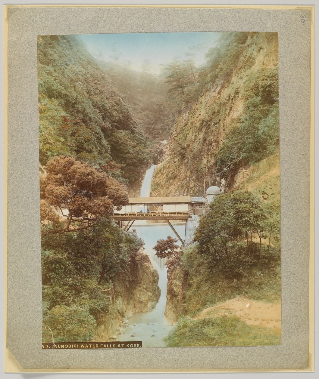 Nunobiki Falls, Kobe, Japan (håndfarvet sort/hvid foto) af Japanese Photographer