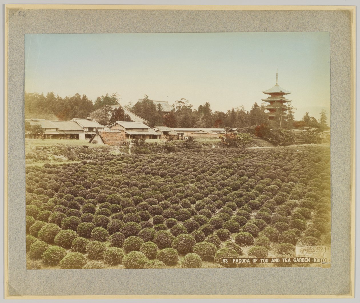 Pagoda of Toji and Tea Garden, Kyoto, Japan (håndfarvet sort/hvid foto) af Japanese Photographer