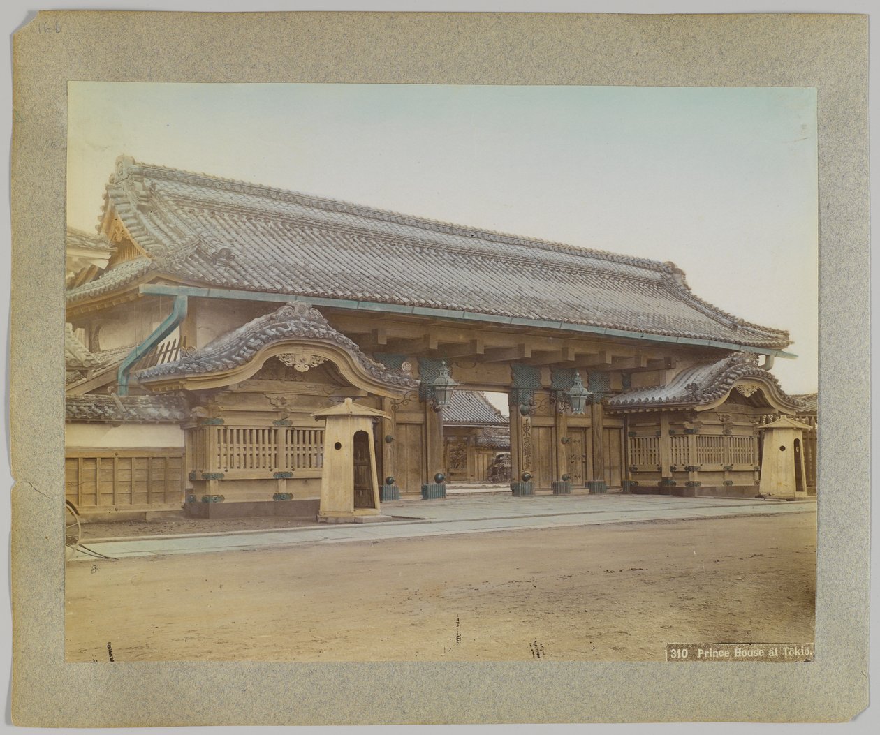 Prince House i Tokyo, Japan (håndfarvet sort/hvid foto) af Japanese Photographer