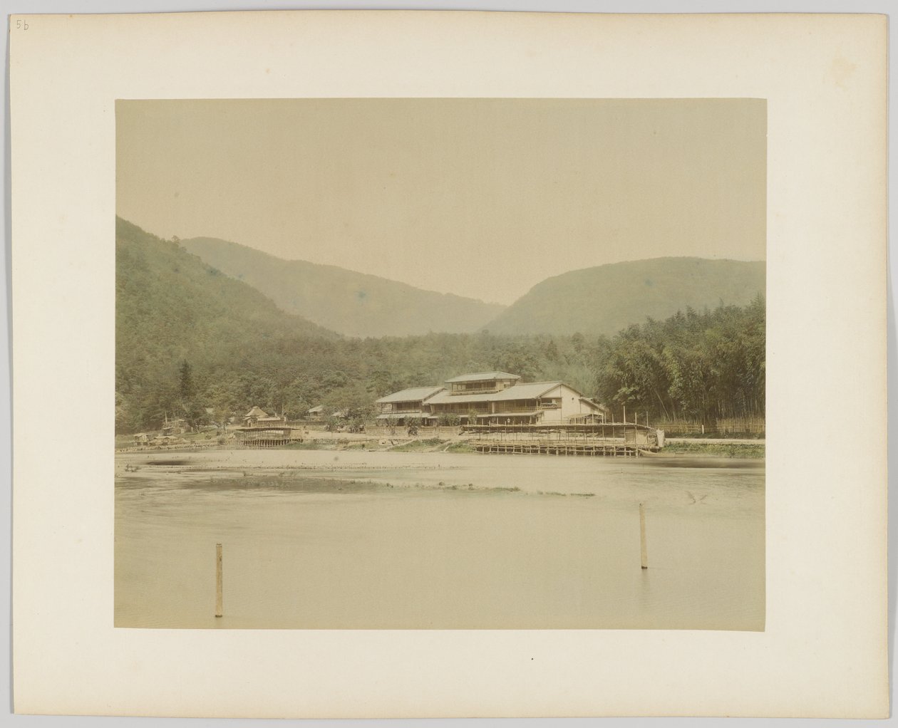 Flodlandskab, Japan (håndfarvet sort/hvid foto) af Japanese Photographer