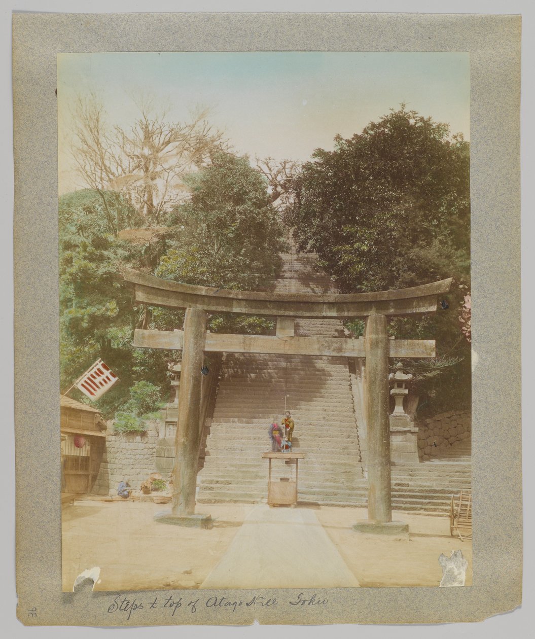 Trin til toppen af Atago Hill, Tokyo, Japan (håndfarvet sort/hvid foto) af Japanese Photographer