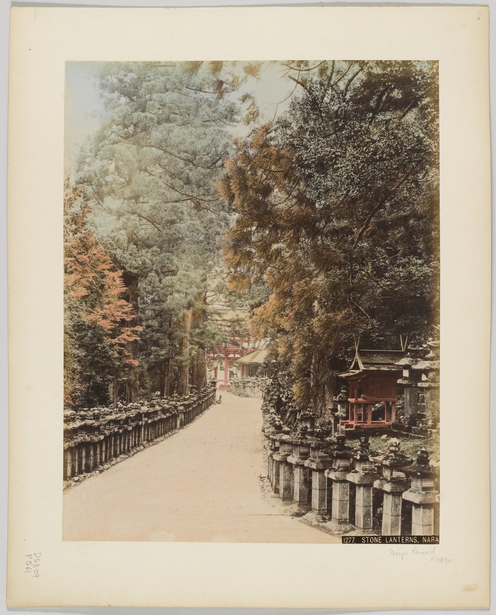 Stenlanterner, Nara, Japan, ca. 1890 (håndfarvet s/h-foto) af Japanese Photographer