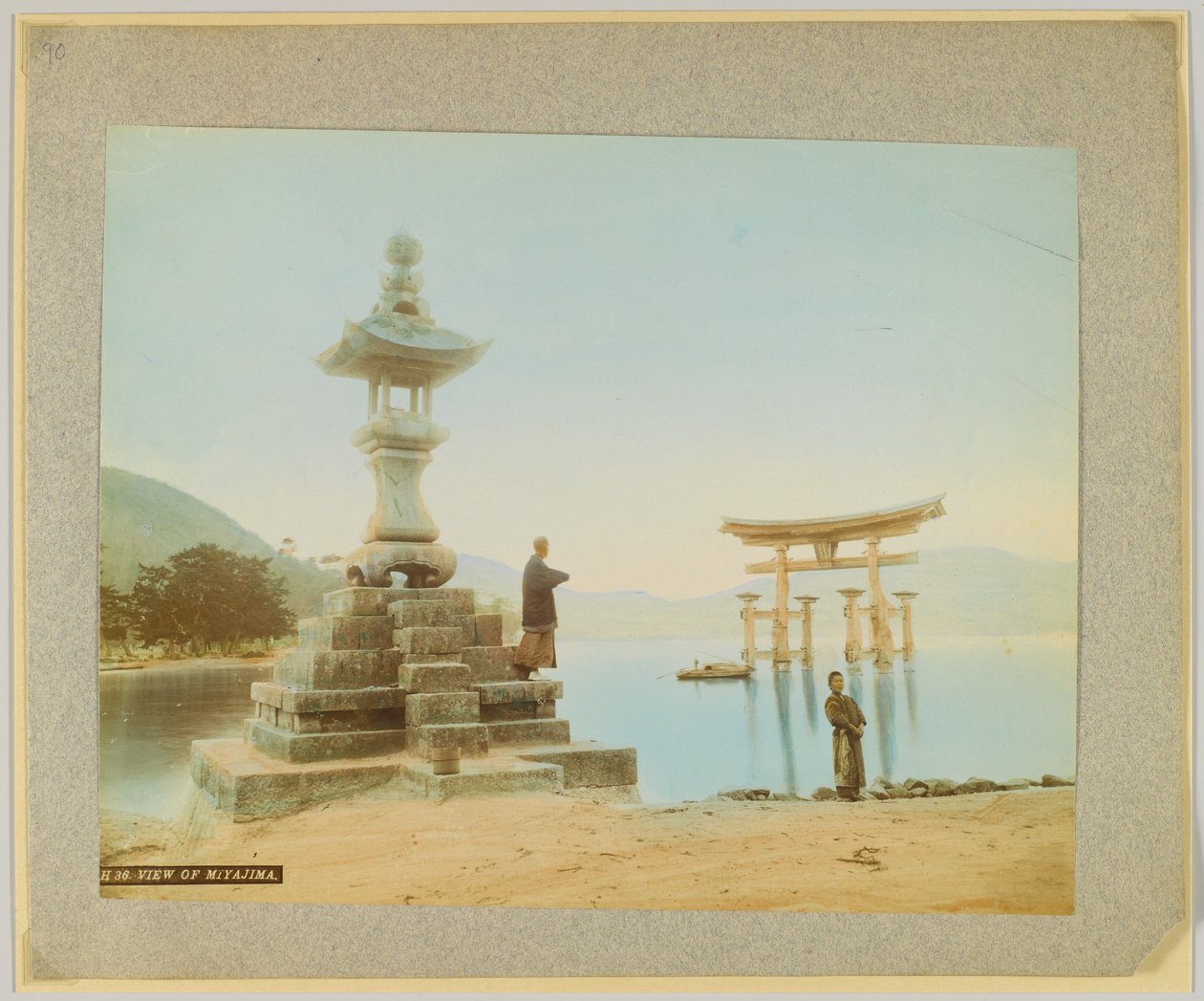 Udsigt over Miyajima, Japan (håndfarvet sort/hvid foto) af Japanese Photographer