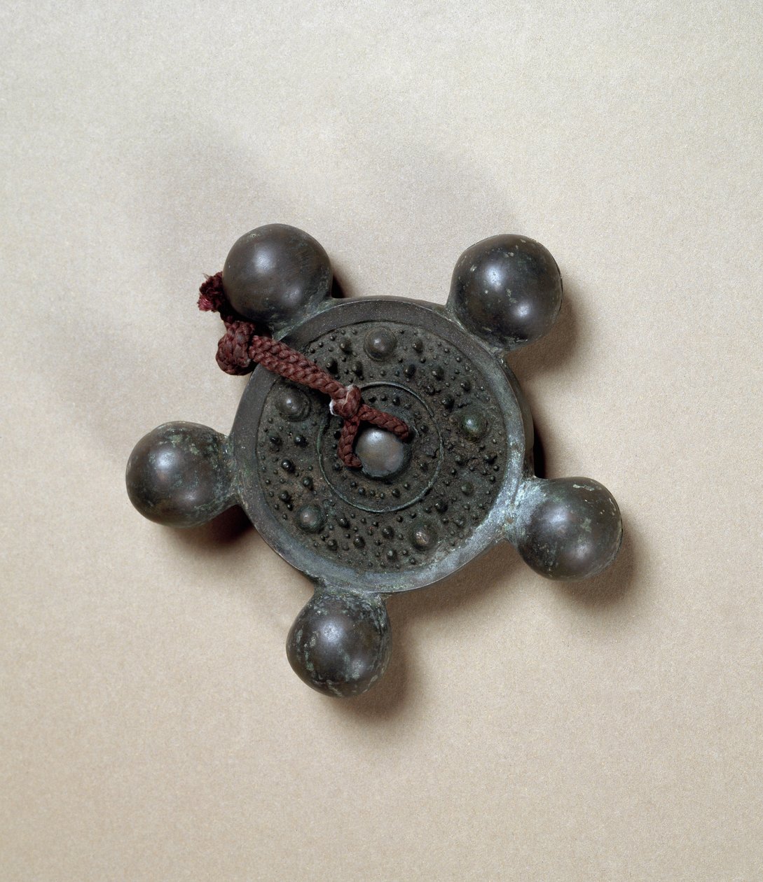 Bronzespejl med fem små glober, Kofun-periode (250-538) af Japanese School