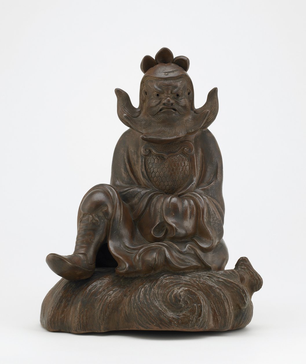Figur af Shoki, dæmondæmperen, siddende på en klippe, Imbe, Okayama-præfekturet, Edo-perioden eller Meiji-æraen (keramik) af Japanese School