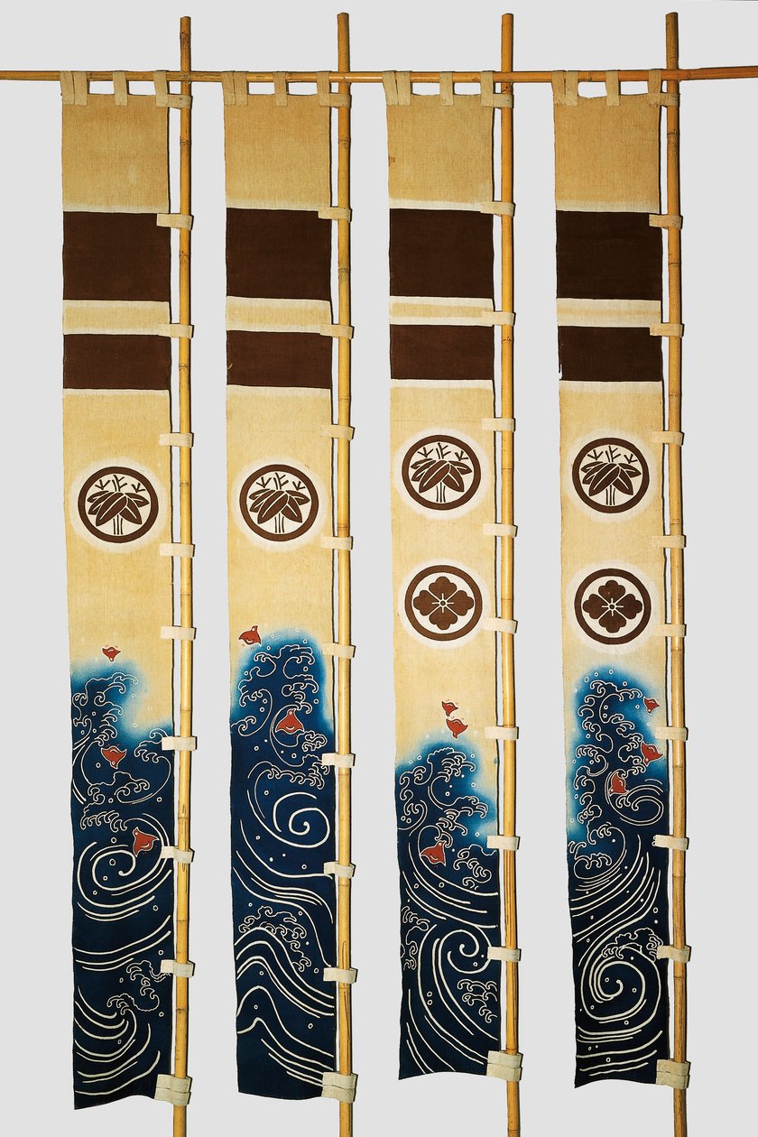 Fire bannere (nobori) med motiver af hjejler i bølger, familievåben, bambus, blomster i cirkler, bomuld, indfarvet i reserve med risstivelse og indigodyp med pigmenter og blæk, japansk civilisation, Meiji-Taisho-perioden af Japanese School