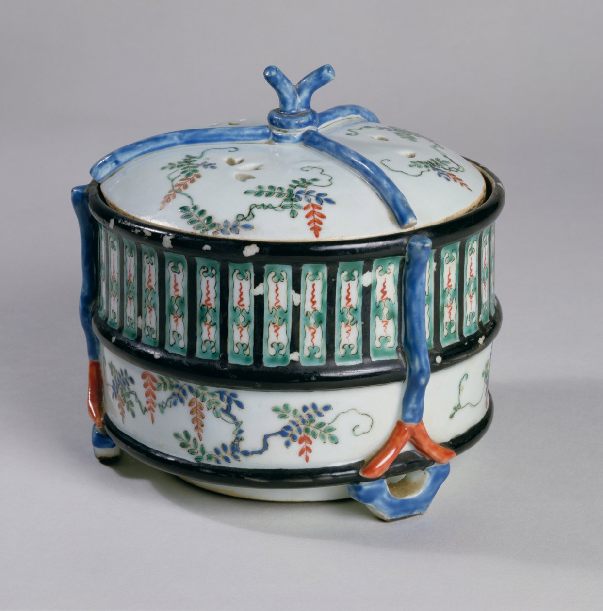 Røgelsebrænder, slutningen af det 17. århundrede (kakiemonporcelæn med overglasur emalje) af Japanese School