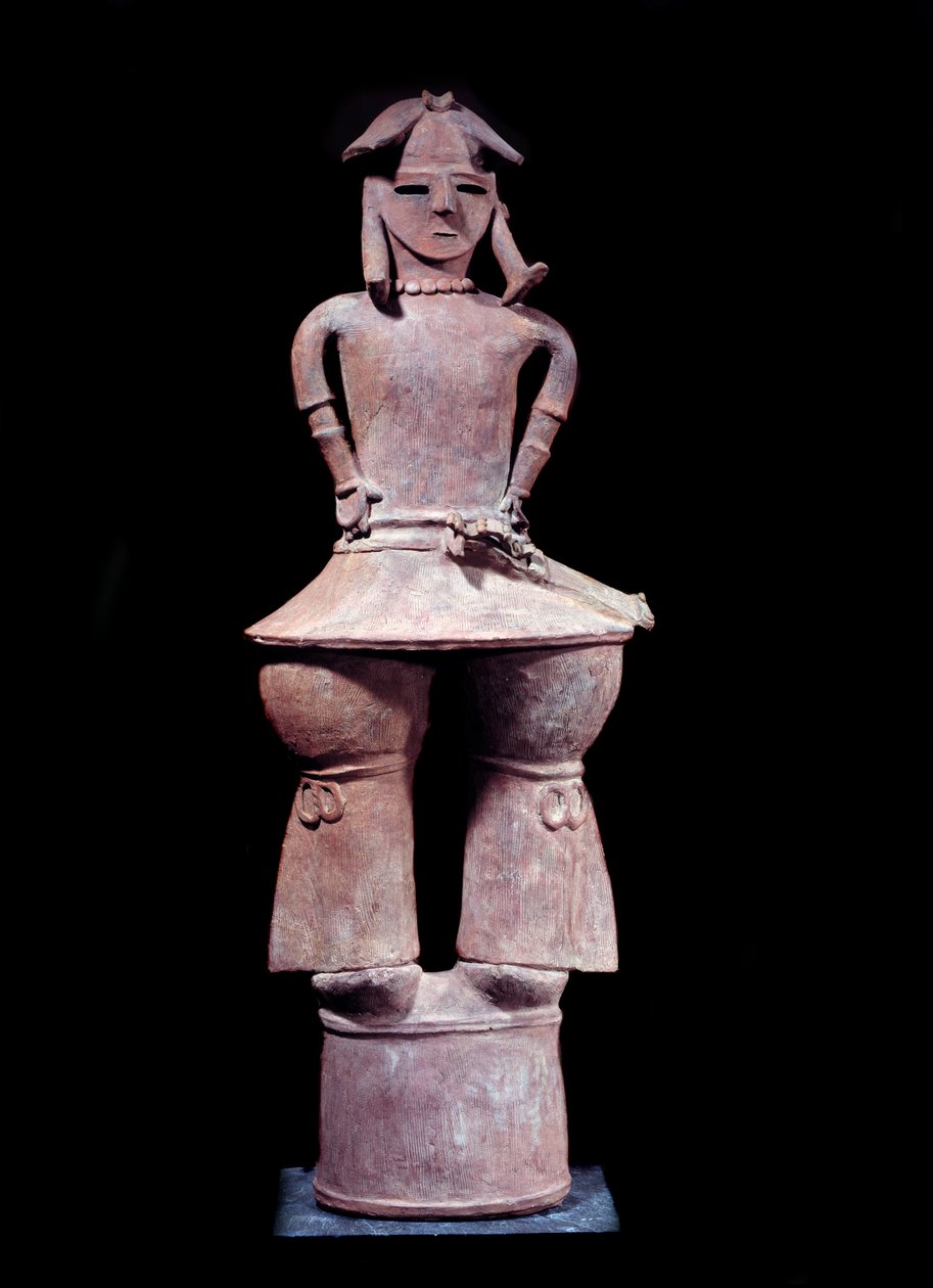Japansk kunst: haniwa (begravelsesstatuette) af en kriger med hjelm, stående i terracotta. Sol. 1,12 m Epoque Kofun (350-550 e.Kr.) Paris, Musee Guimet, Musee national des Arts Asians. af Japanese School
