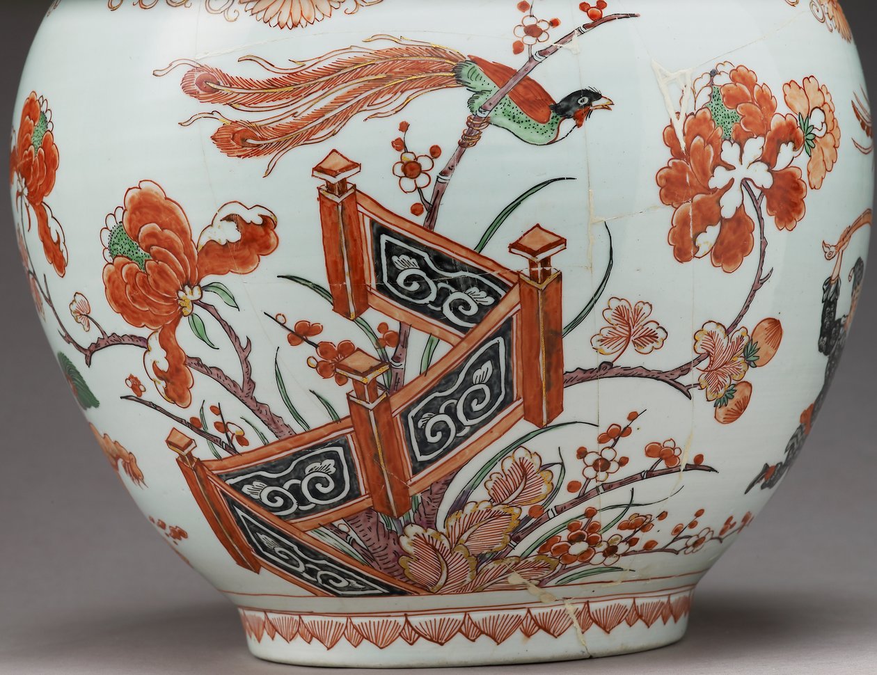 Stor flaskevase, dekoreret i Holland i Imari-stil, Ko-Imari, slutningen af 1600-tallet (lertøj med emaljeoverglasur) (detalje af 117741) af Japanese School
