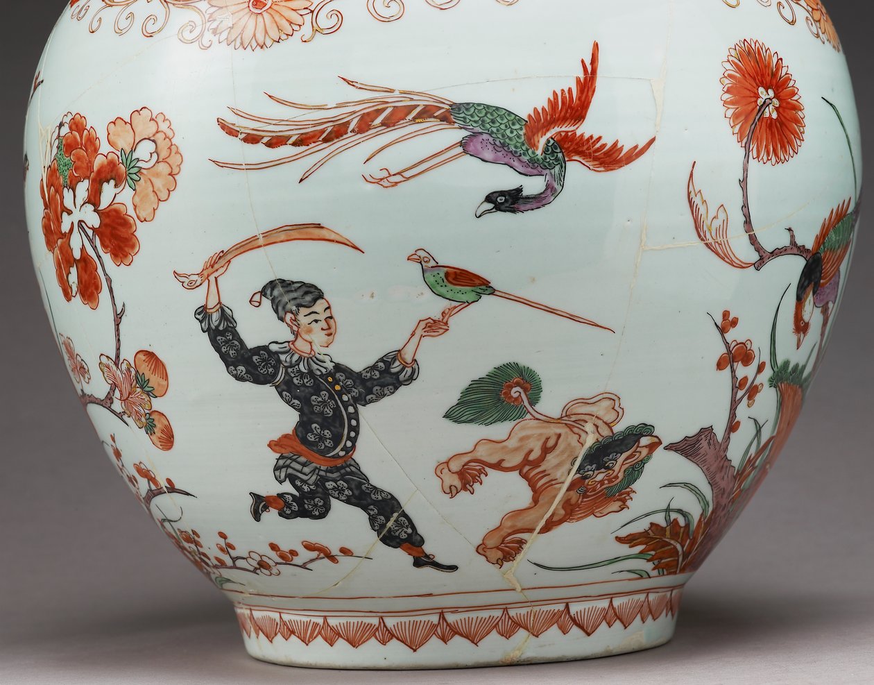 Stor flaskevase, dekoreret i Holland i Imari-stil, Ko-Imari, slutningen af 1600-tallet (lertøj med emaljeoverglasur) (detalje af 117741) af Japanese School