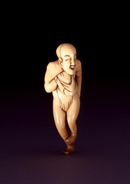Netsuke af en mand med hesteansigt, kuppelhoved, sandsynligvis Osaka, ca. 1800-20 (elfenben) (se også 193635) af Japanese School