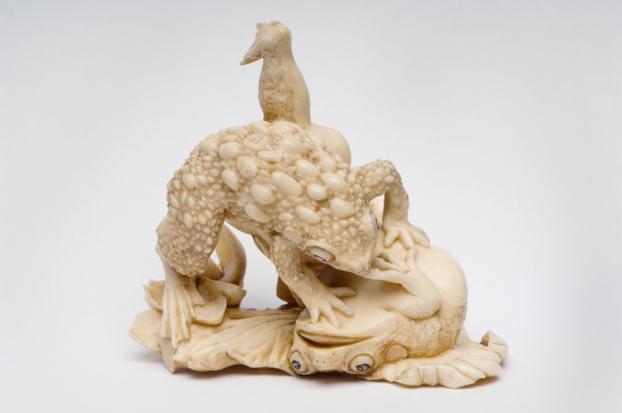 Okimono af to tudser på et lotusblad, ca. 1550-1600 af Japanese School