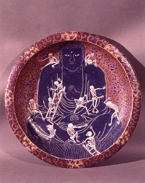 Plade, der forestiller Buddha med ti skeletter (keramik) (se også 182440) af Japanese School