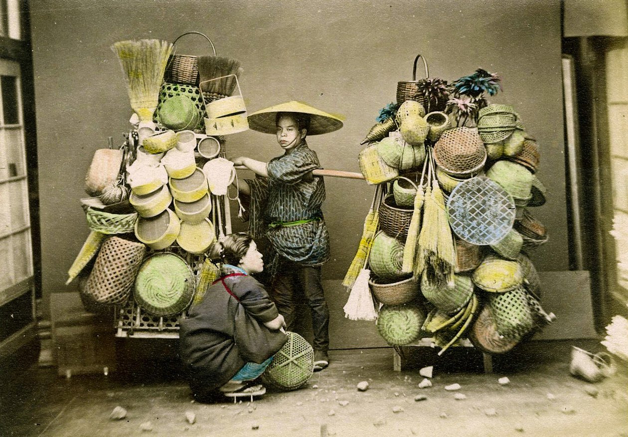 Kurvsælgeren, ca. 1888 (håndfarvet albumfoto) af Japanese School