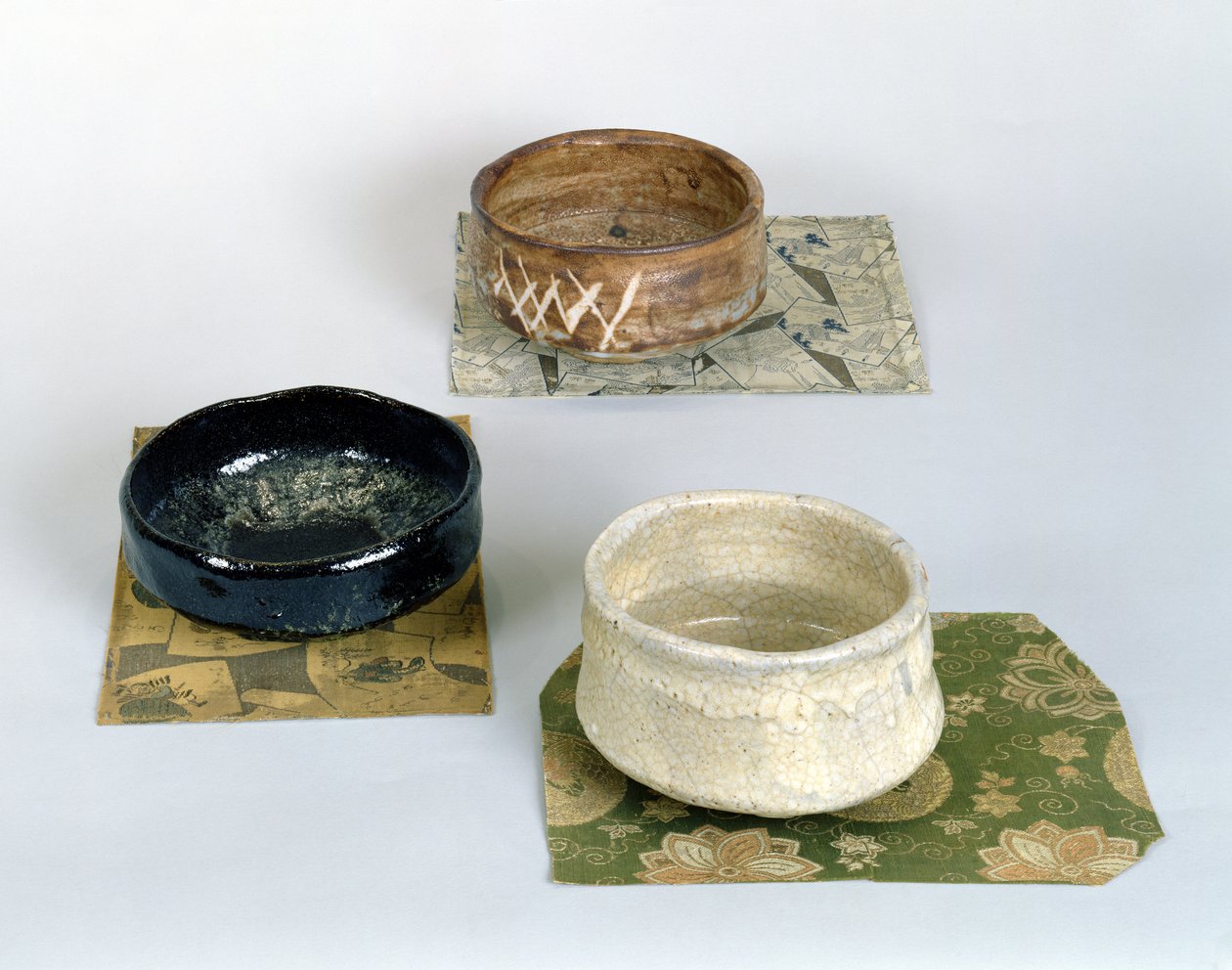 Tre chawans brugt til te-ceremonier, ca. 1800 (keramik) af Japanese School
