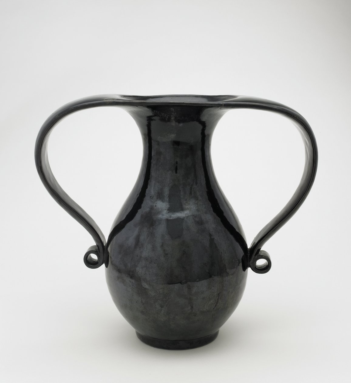Vase i mimikuchi-form, Seto, Kyoto-fu eller Aichi-præfekturet, Edo-perioden eller Meiji-æraen (stentøj med jernglasur) af Japanese School