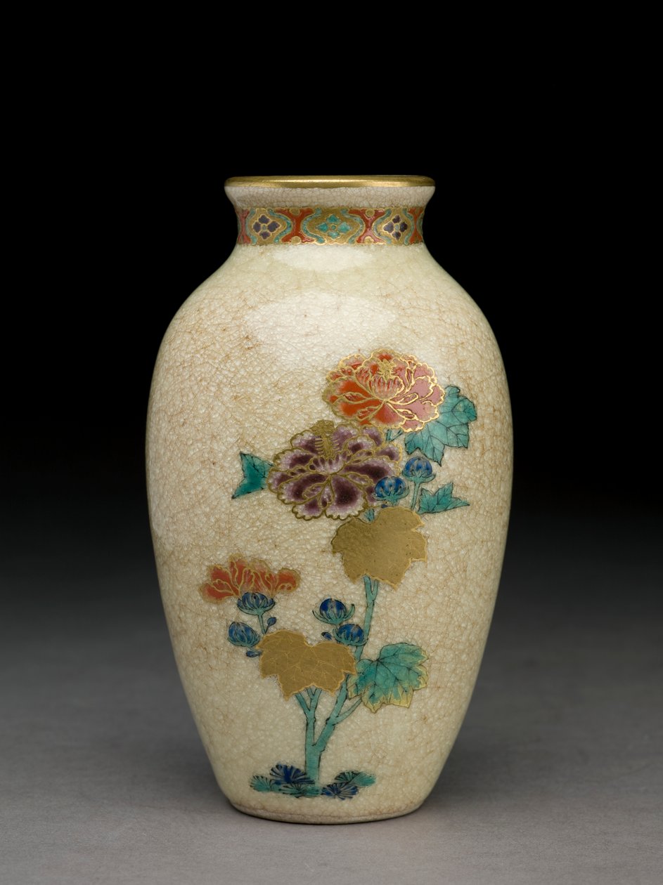 Vase, slutningen af det 19. århundrede (satsuma lertøj med overglasur emalje) af Japanese School