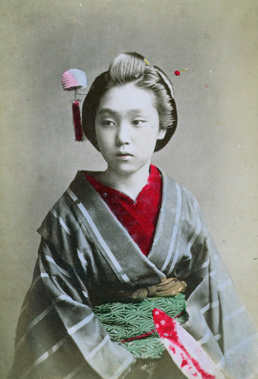 Ung pige i en kimono, ca. 1860-70 (håndfarvet foto) af Japanese School