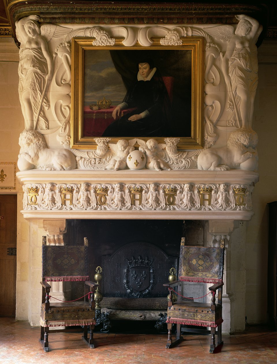 Skorstensstykke med et maleri af Catherine de Medici (1519-89) ovenfor af Jean Goujon