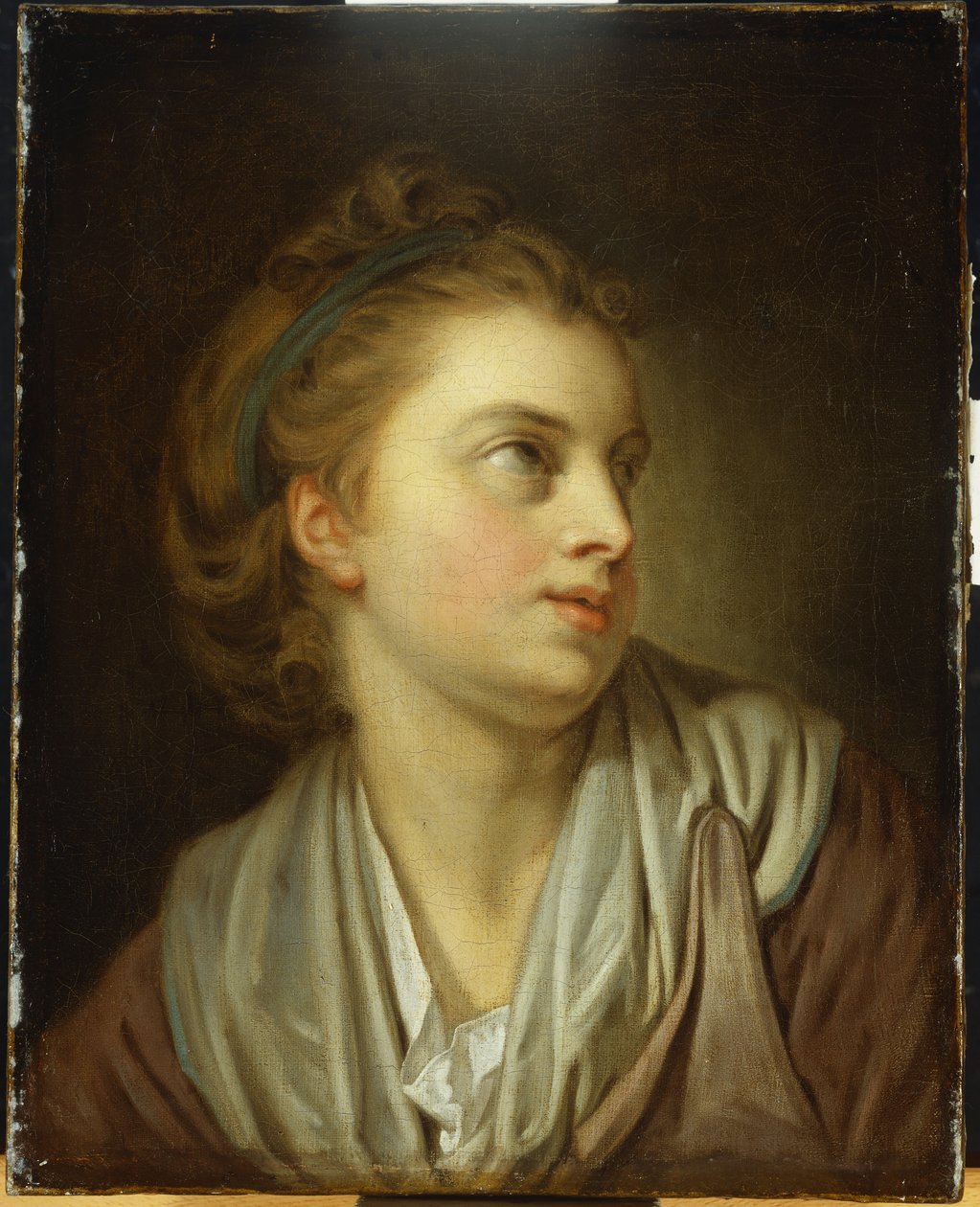En pige, brystlængde, med et grønt hårbånd, kigger op af Jean Baptiste Greuze