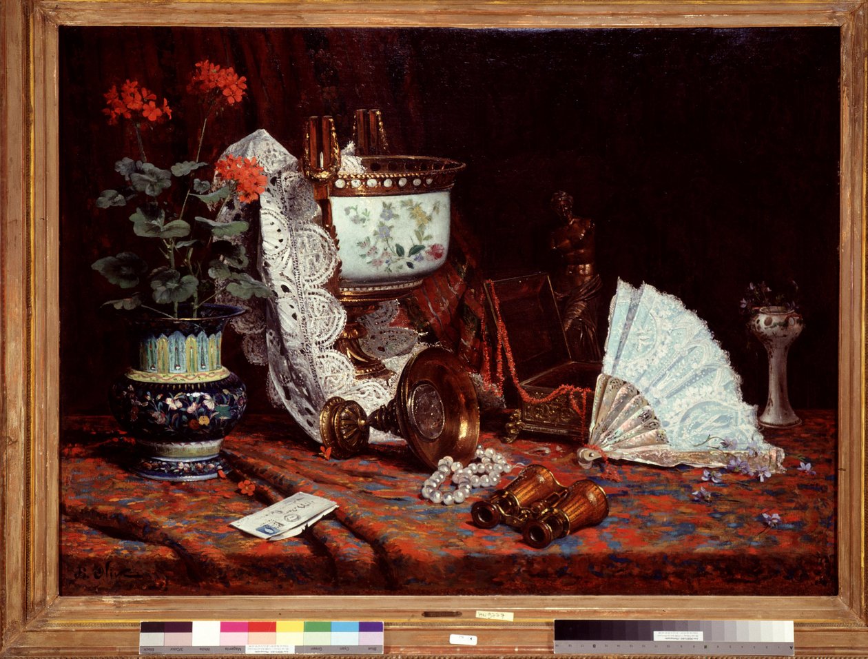 Stilleben har ventilatorbordet dækket med en vase, potte med geranier, kikkert. Maleri af Jean Baptiste Olive (1848-1936) 20. århundrede søn. 85x115 cm Obligatorisk omtale: Collection fondation regards de provence, Marseille af Jean Baptiste Olive