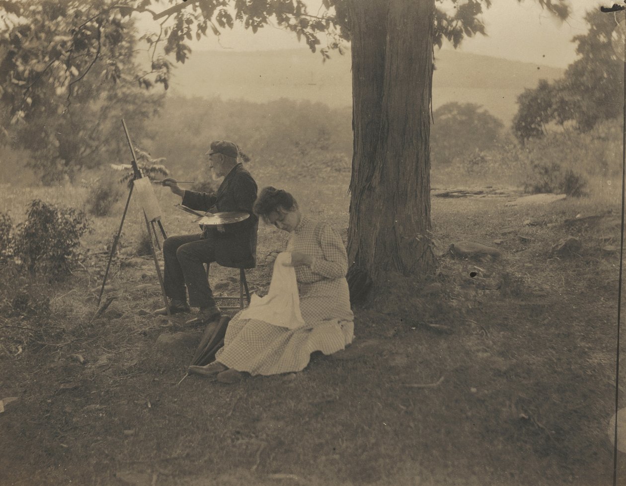 Kvinde syr, mand maler,1900 (foto) af Jean Bernard