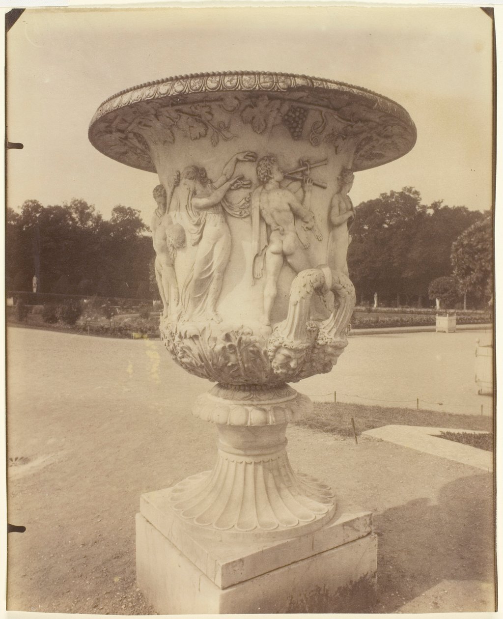 Versailles, Vase af Jean Eugène Auguste Atget