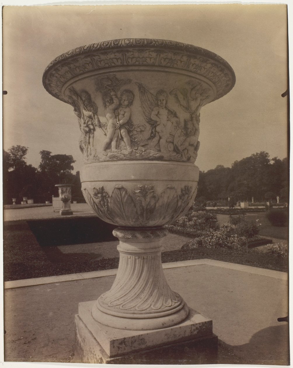 Versailles, Vase af Jean Eugène Auguste Atget
