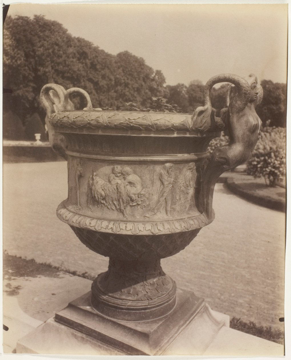 Versailles, vase af Ballin af Jean Eugène Auguste Atget