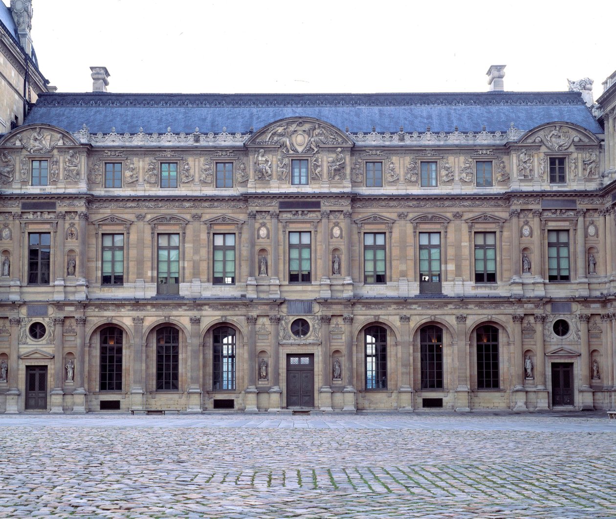 Louvres firkantede gårdhave, Louvres facade af Henri II (1546-1551), skulpturer af Jean Goujon (1510-1567) 1551 Paris, Louvre Museum af Jean Goujon