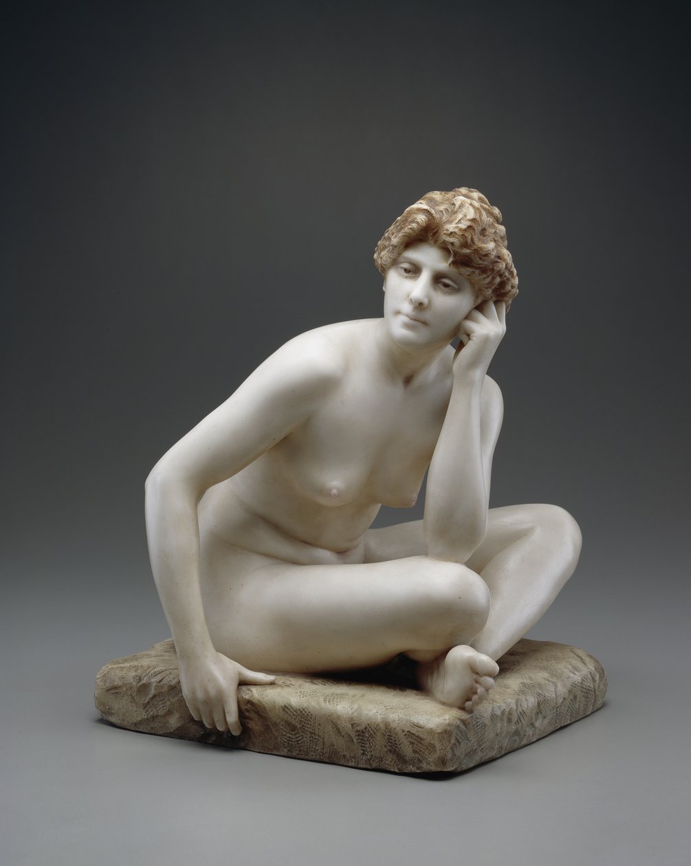 Siddende kvinde, ca. 1890/95 (marmor med original voks og polychromy) af Jean Leon Gerome