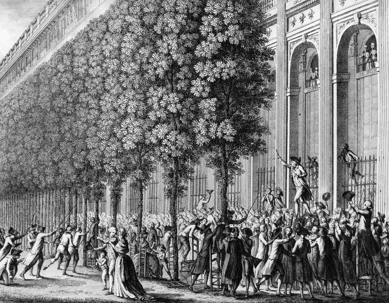 Fransk Revolution: Bevægelse lavet ved det kongelige palads af Camille Desmoulins (1760-1794) den 12. juli 1789. Indgravering af Berthaut efter Prior. Paris, bibliotek for Institut for Revolutionshistorie af Jean Louis II (after) Prieur