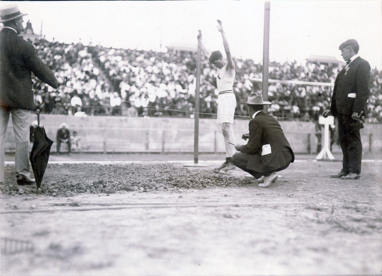 Ray Ewry fra New York Athletic Club konkurrerede i det stående breddehop ved OL i 1904. Ewry vandt arrangementet af Jessie Tarbox Beals